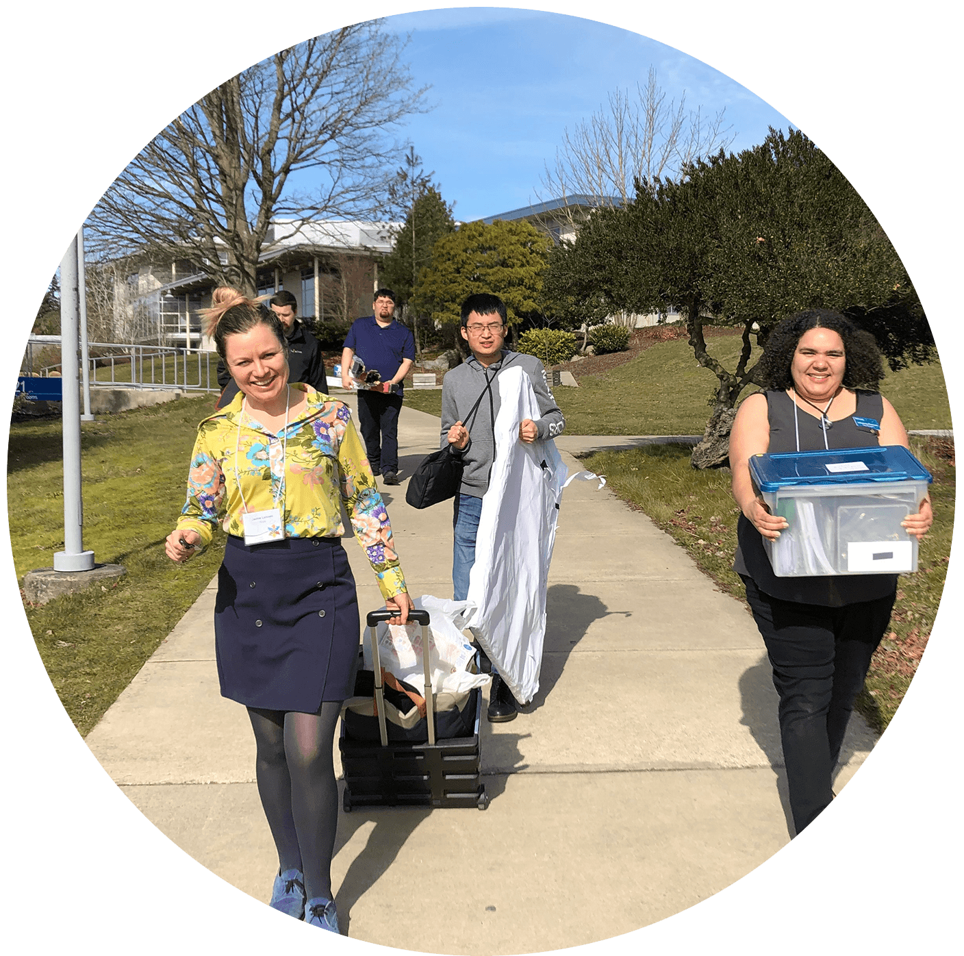 Image: Circular photo of Wise staff, Wise associate, Wise Workstudy student, and Highline Acheive Volunteer loading out gear after the Highline Transition Resource Fair.