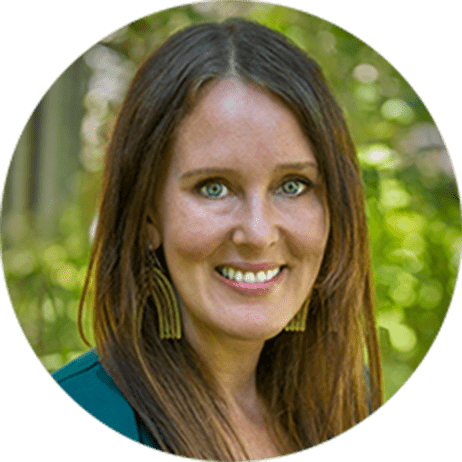 Image: Headshot of Emily Harris in a circular crop